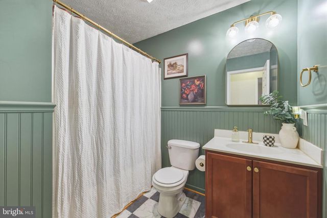 658 W KING ST, Strasburg, VA 22657