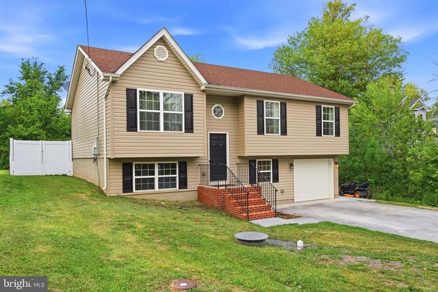 658 W KING ST, Strasburg, VA 22657