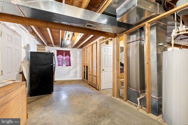 658 W KING ST, Strasburg, VA 22657