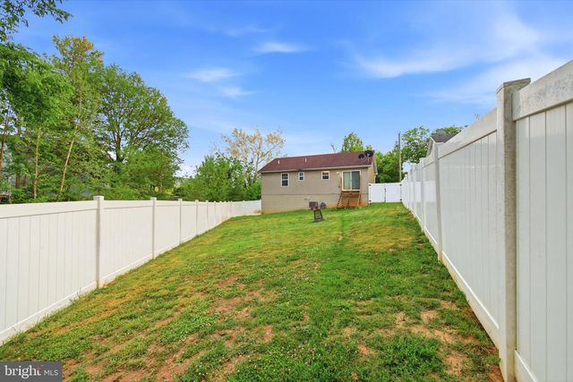 658 W KING ST, Strasburg, VA 22657