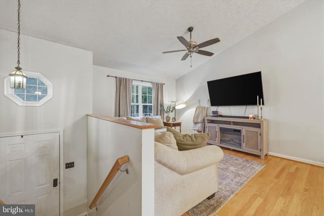658 W KING ST, Strasburg, VA 22657