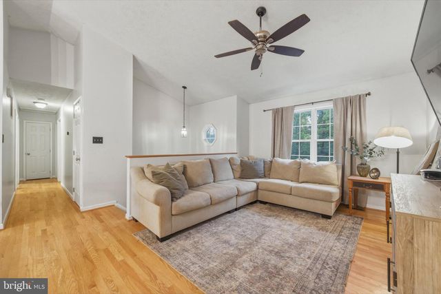 658 W KING ST, Strasburg, VA 22657