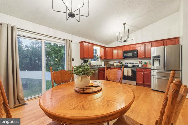 658 W KING ST, Strasburg, VA 22657