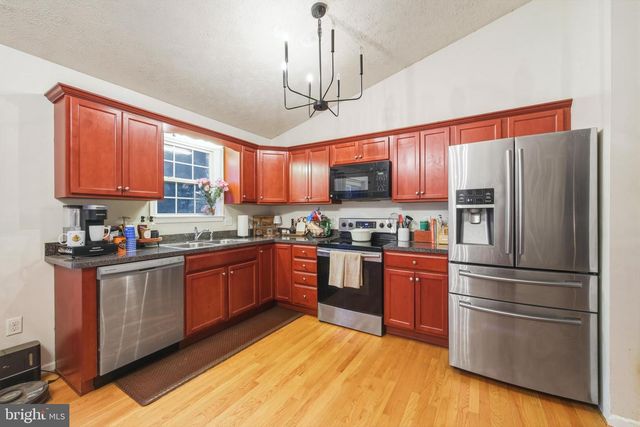 658 W KING ST, Strasburg, VA 22657