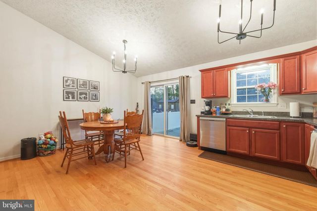 658 W KING ST, Strasburg, VA 22657