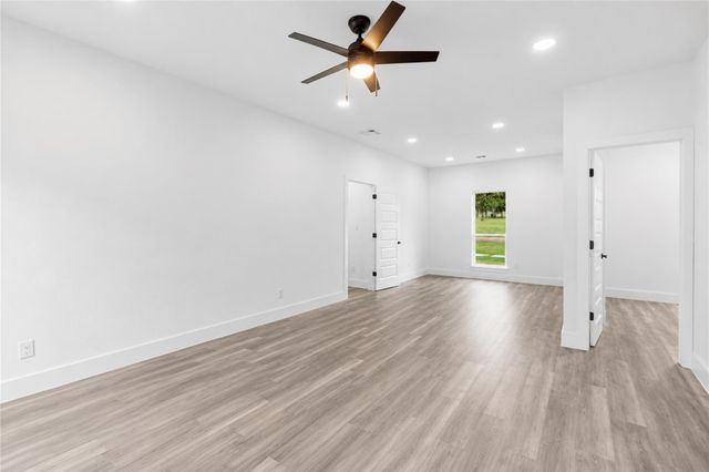 337 Smitty LN, Lockhart, TX 78644