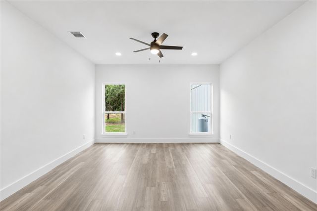 337 Smitty LN, Lockhart, TX 78644