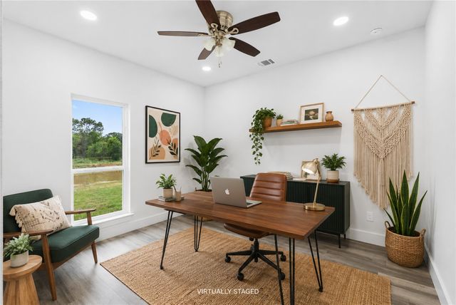 337 Smitty LN, Lockhart, TX 78644