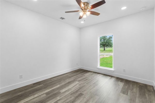 337 Smitty LN, Lockhart, TX 78644