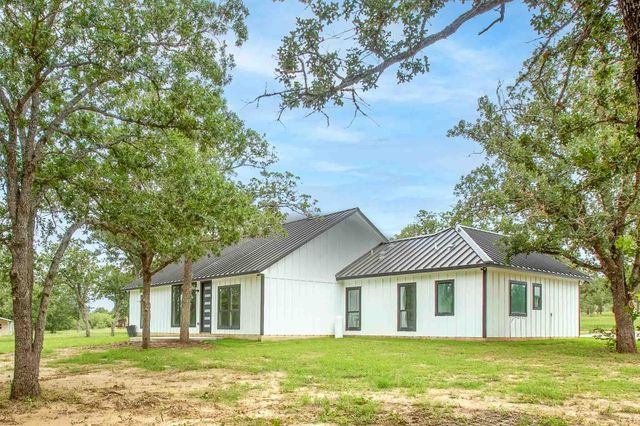 337 Smitty LN, Lockhart, TX 78644