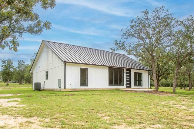337 Smitty LN, Lockhart, TX 78644