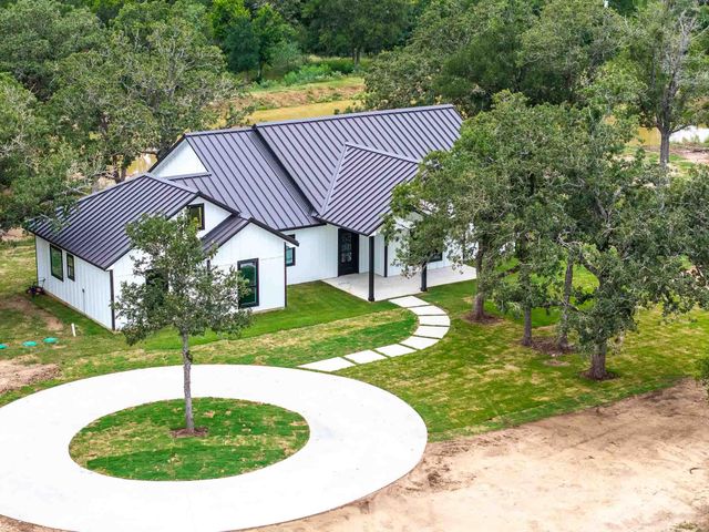 337 Smitty LN, Lockhart, TX 78644