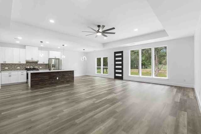 337 Smitty LN, Lockhart, TX 78644