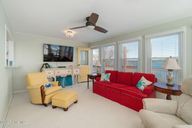 225 Great Neck Hill, Hubert, NC 28539