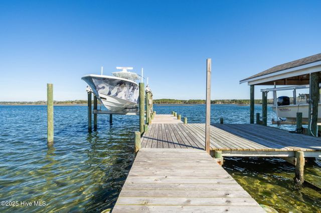 225 Great Neck Hill, Hubert, NC 28539