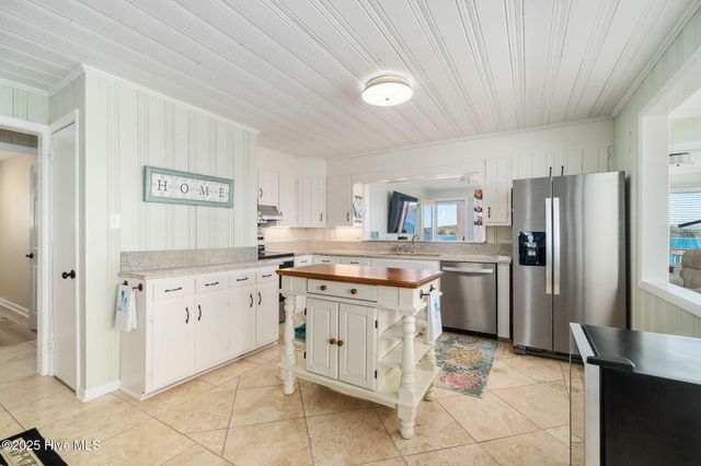 225 Great Neck Hill, Hubert, NC 28539