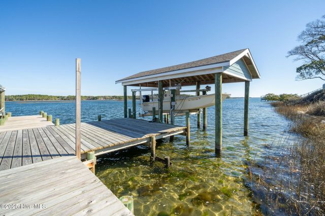 225 Great Neck Hill, Hubert, NC 28539