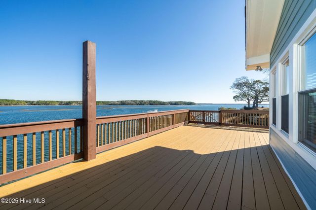 225 Great Neck Hill, Hubert, NC 28539