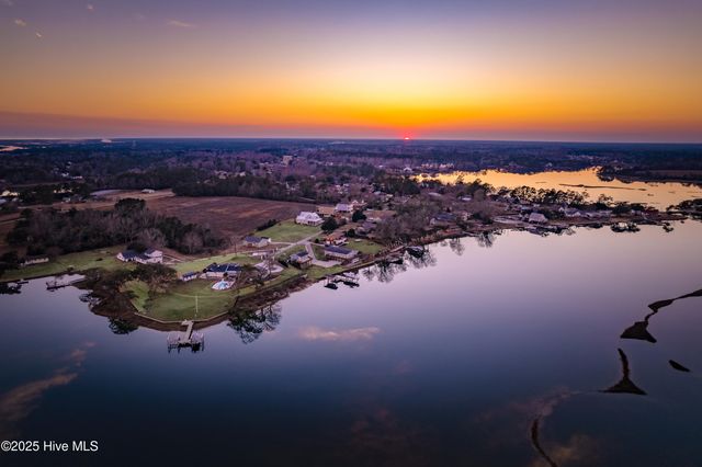 225 Great Neck Hill, Hubert, NC 28539