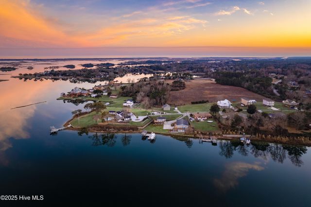 225 Great Neck Hill, Hubert, NC 28539