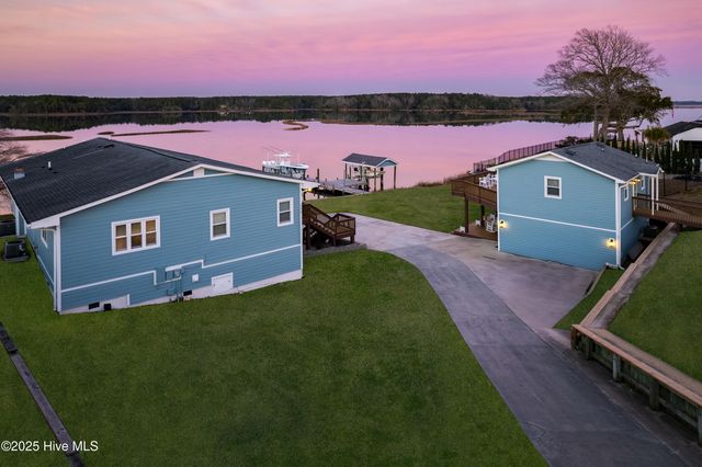 225 Great Neck Hill, Hubert, NC 28539