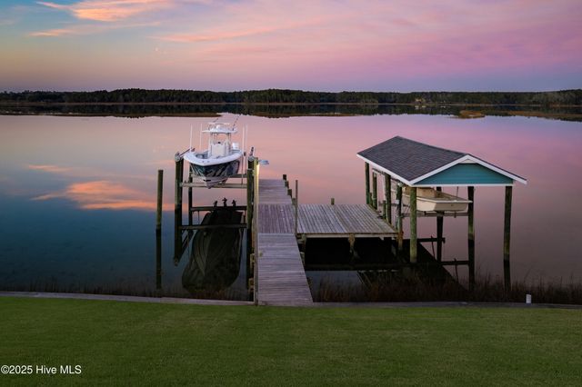 225 Great Neck Hill, Hubert, NC 28539