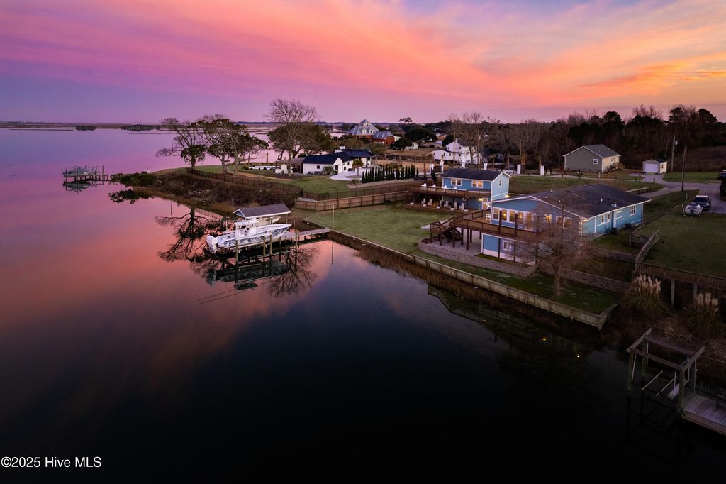 225 Great Neck Hill, Hubert, NC 28539