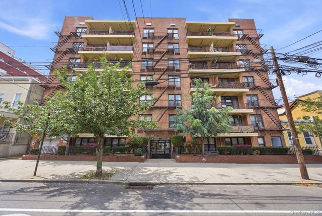 25-34 Crescent Street 2K, Astoria, NY 11102