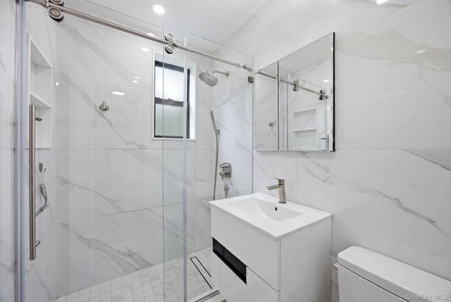 25-34 Crescent Street 2K, Astoria, NY 11102