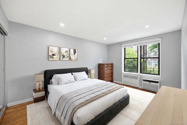 25-34 Crescent Street 2K, Astoria, NY 11102