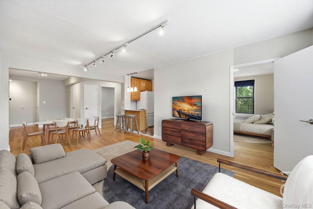 25-34 Crescent Street 2K, Astoria, NY 11102 — photo 2