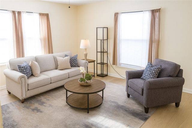 2911 Oakwood Drive, Cuyahoga Falls, OH 44221