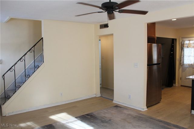 2911 Oakwood Drive, Cuyahoga Falls, OH 44221