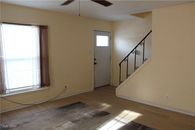 2911 Oakwood Drive, Cuyahoga Falls, OH 44221