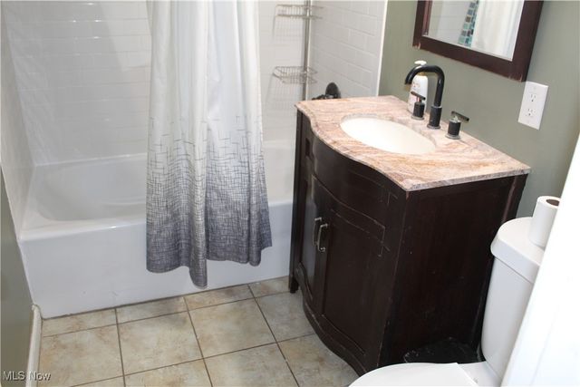 2911 Oakwood Drive, Cuyahoga Falls, OH 44221