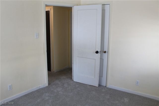 2911 Oakwood Drive, Cuyahoga Falls, OH 44221