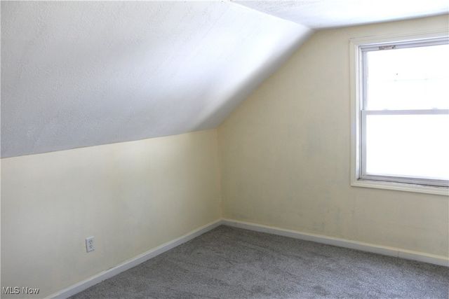 2911 Oakwood Drive, Cuyahoga Falls, OH 44221