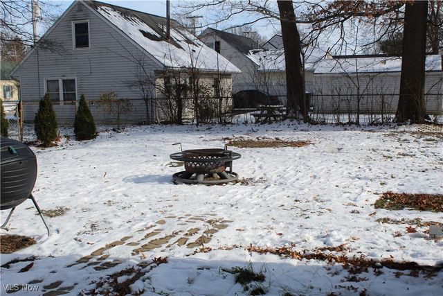 2911 Oakwood Drive, Cuyahoga Falls, OH 44221