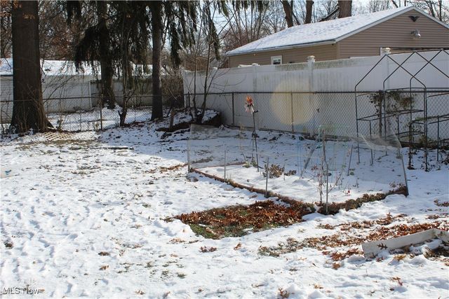 2911 Oakwood Drive, Cuyahoga Falls, OH 44221