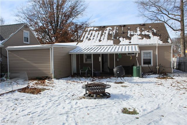 2911 Oakwood Drive, Cuyahoga Falls, OH 44221