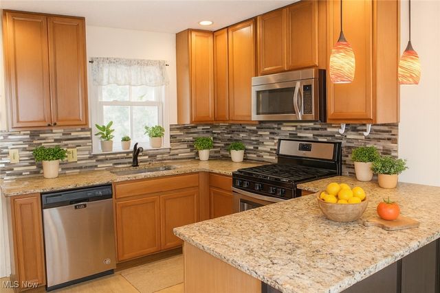 2911 Oakwood Drive, Cuyahoga Falls, OH 44221