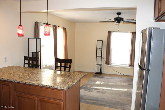 2911 Oakwood Drive, Cuyahoga Falls, OH 44221