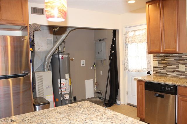 2911 Oakwood Drive, Cuyahoga Falls, OH 44221