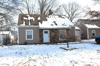 2911 Oakwood Drive, Cuyahoga Falls, OH 44221