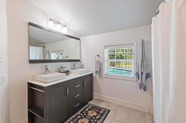 1613 S Cliff Street, Decatur, TX 76234