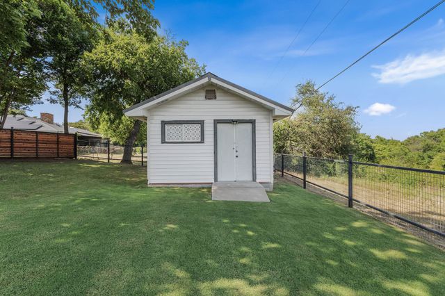 1613 S Cliff Street, Decatur, TX 76234