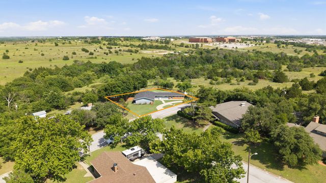 1613 S Cliff Street, Decatur, TX 76234