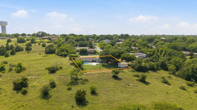 1613 S Cliff Street, Decatur, TX 76234