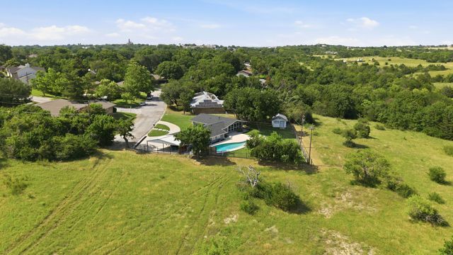 1613 S Cliff Street, Decatur, TX 76234