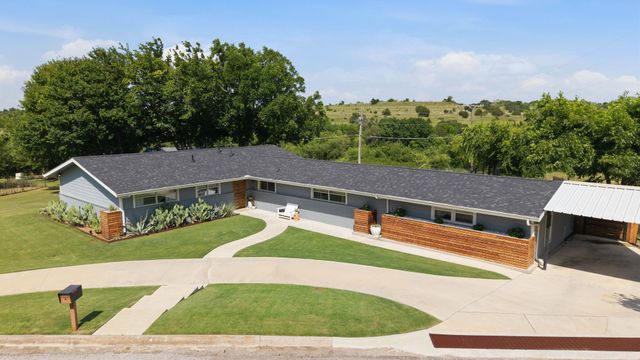 1613 S Cliff Street, Decatur, TX 76234